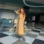 Women's Fashion Round Neck Solid Color Long Sleeved Pleated Skirt Set