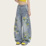 Plant And Floral Embroidered Curved Jeans