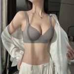 Womens Chest Reducing Push Up Shaping Bra In Plus Sizes With A Full Cup And A Seamless Design - Image 2