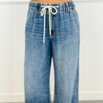 Retro High-waisted Slightly Flared Jeans With A Stretchy Waistband - Image 3
